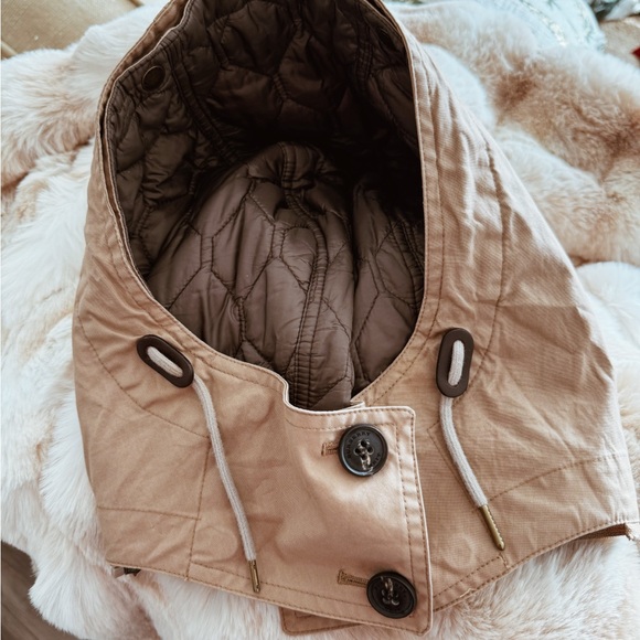 Burberry Classic Tan Trench Coat - Picture 5 of 9